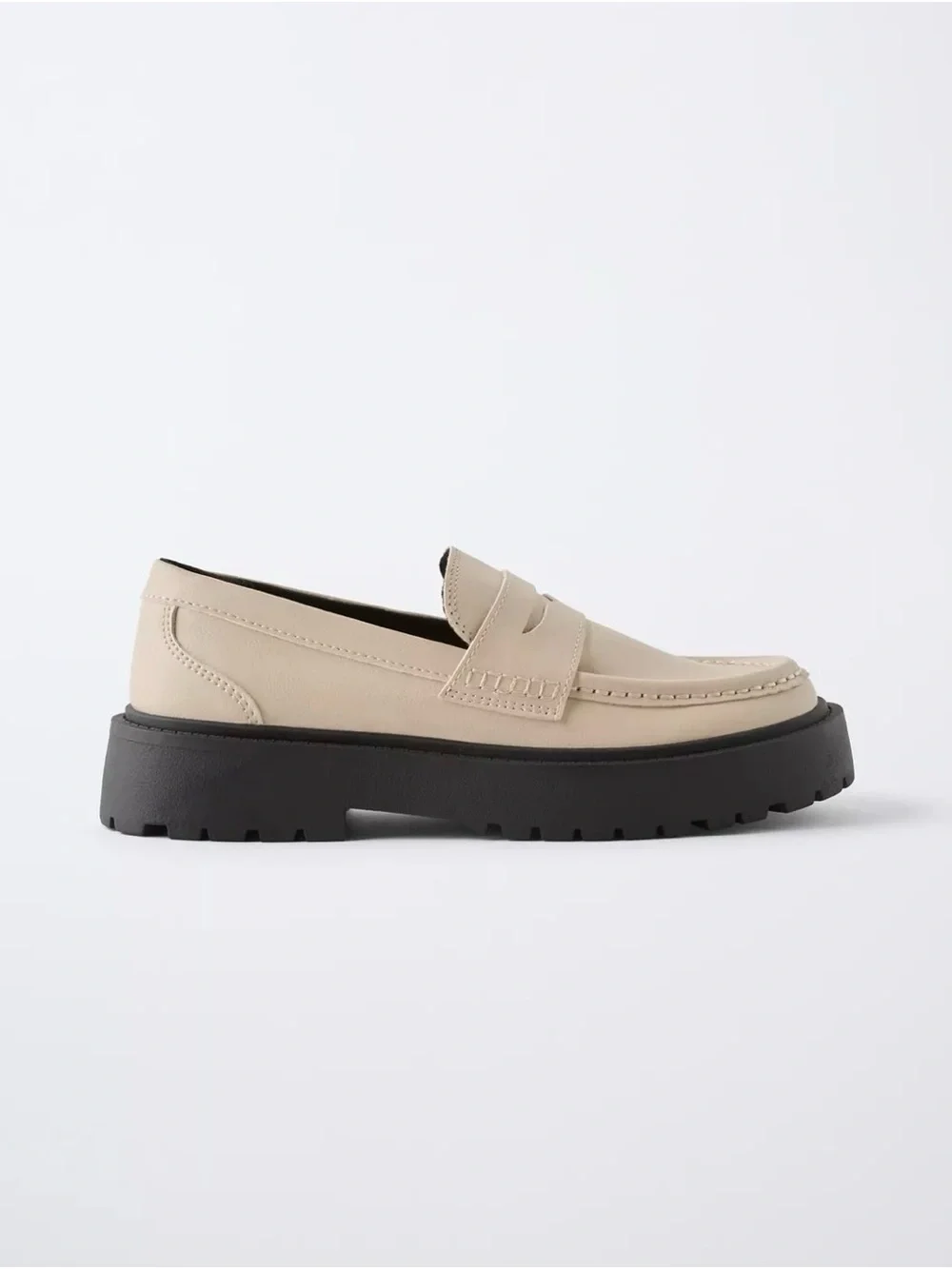 Zara kids size 12.5 ( 30) Lug solePenny Loafer in Beige with Black Platform Sole